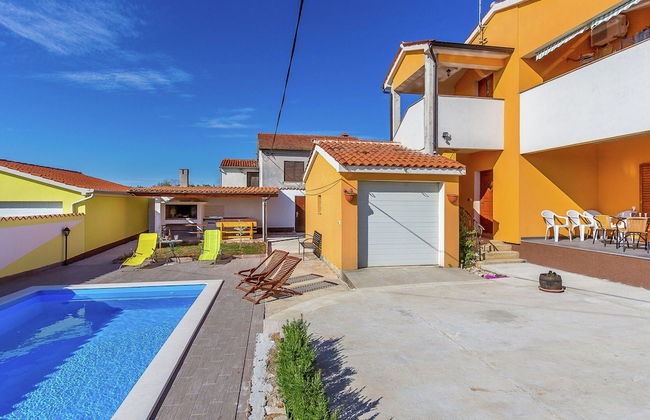 Detached House With Swimming Pool Near the Sea - Foto 12