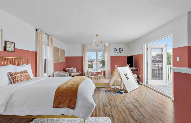 7bdr w/ Private Pool, Hot Tub, Fire Pit, Walk to Beach Tidal Wave by Avantstay - Foto 27