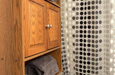 Great Edmond home, near OKC with 3 beds, Wi-fi, cold AC, and central heat, fully fenced backyard - Foto 23