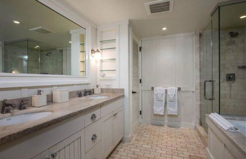 Glorious Beachfront High End Villa grass to sand - Photo 17