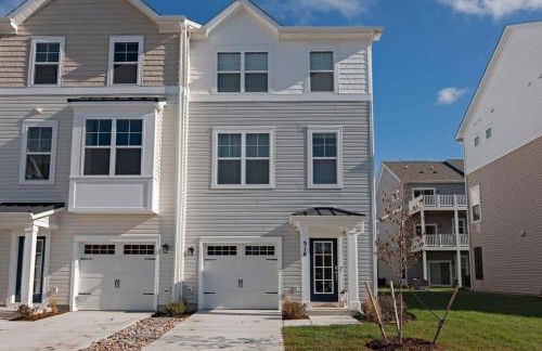 New Intown Waterfront Townhome wPool & Location - Foto 41