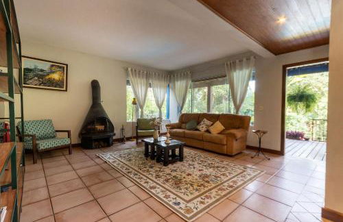 Casa espaçosa com piscina ampla e churrasqueira perto de São Paulo - Foto 18