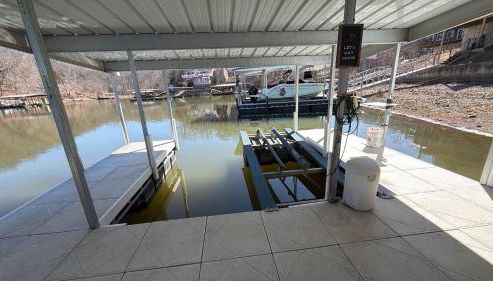 Lakefront Family Retreat w/ Views, Boat Slip - Foto 3