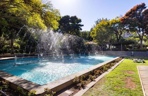 Home2Book Cozy Urban Retreat with Balcony - Foto 31