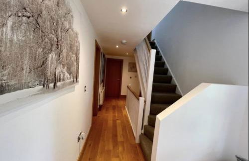 Modern contemporary home in beautiful setting - Foto 54