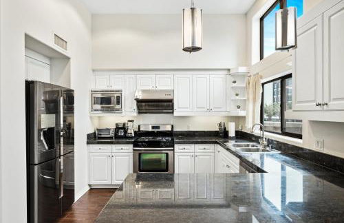 Ultimate LA Vacation 2BR w Pool Above Shops - Foto 4