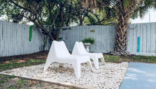 2BR Home with Private Pool, Fire Pit and Grill - Foto 5, Garden, sunbed