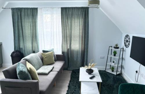 Central 2BR Home with Parking near Ferry - Foto 14