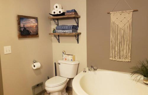 4 Bedroom/2 Bath Home 20 Acres of Woods - Hot Tub - Foto 10