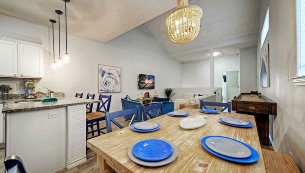 Private Yard, Cornhole, Resort Pool Oasis w/ Slide Down the Shore by Avantstay - Foto 5, Interior