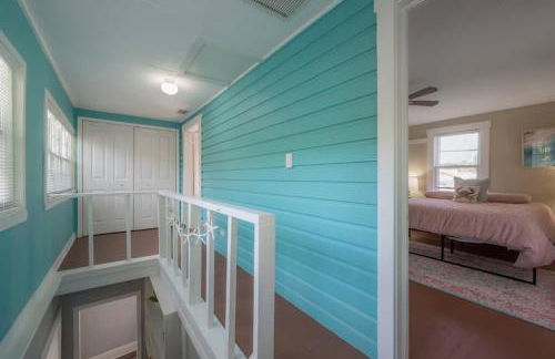 Serene Beachy Bungalow with Large Screened Porch! - Foto 19