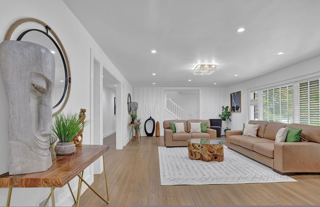 Luxury 7BR Buckhead Oasis w Pool Gameroom Firepit - Foto 36