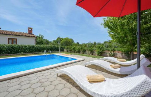 Three-Bedroom Holiday Home In Tinjan - Photo 8