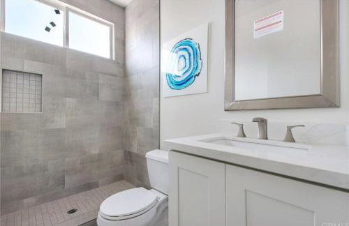 Situated in the heart of Costa Mesa near 17th Street - Foto 2