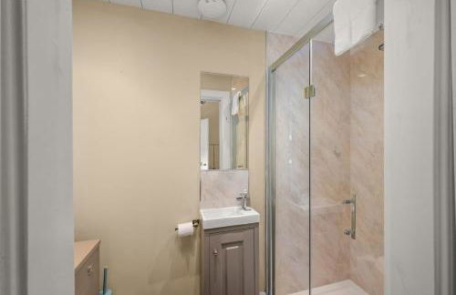 Rosebank House - 12 Guests, 6 Ensuite Bedrooms, EV point, Games Rooms, Wood Burner, Pet Friendly! - Photo 52