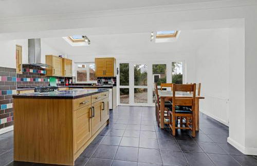 Elegant 5 Bedroom and 3 Bathroom Home in St Annes - Foto 10