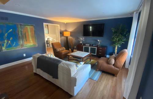 Here It Is! Cool Cape Cod-3 BR-2.5 Bath-12 Guests - Foto 1