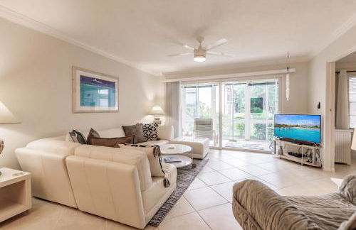 1128 PL Escape to this Pondside Paradise - Foto 6