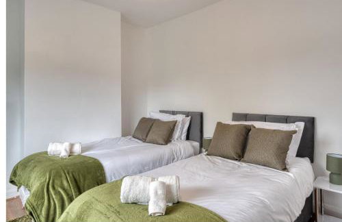 Contractors & Relocation haven, 3BD House, Secure off-site parking & office space - Foto 1