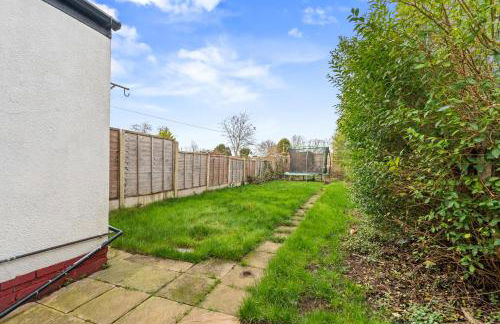 Centrally Located 4BR House By Hyped Properties Short Term Rental Agency With Free Parking Wolverhampton - Foto 53