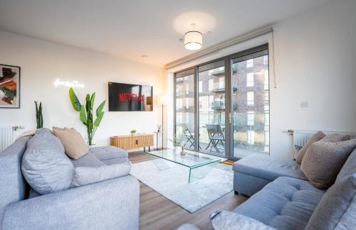 Central Wembley Stadium Luxe Stay with Pool Table - Foto 29