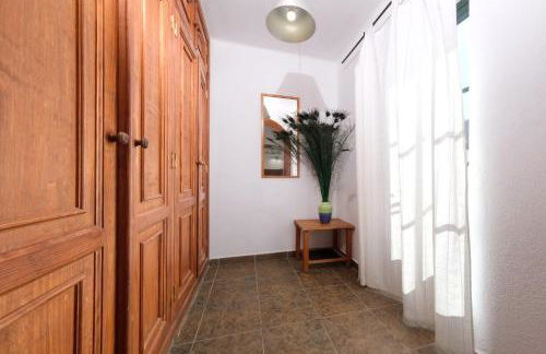 Casa Hibiscus - Shared Pool and BBQ - Close to Seafront Promenade By Lanzarote Vacation Homes - Foto 21