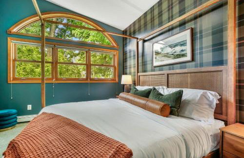 6BR Houghton Lake House with Indoor Pool, Hot Tub and Golf Simulator - Photo 38