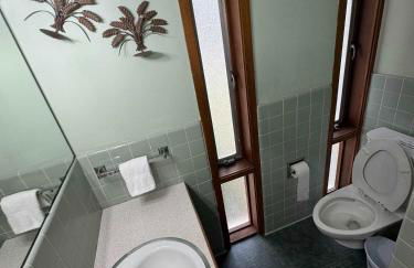 Midcentury Modern - Pool & Hot tub - Retro Retreat - Foto 46