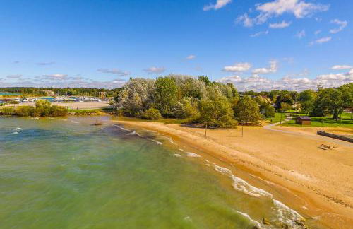 Elk Rapids Condo with Balcony Overlooking Elk Lake! - Foto 27