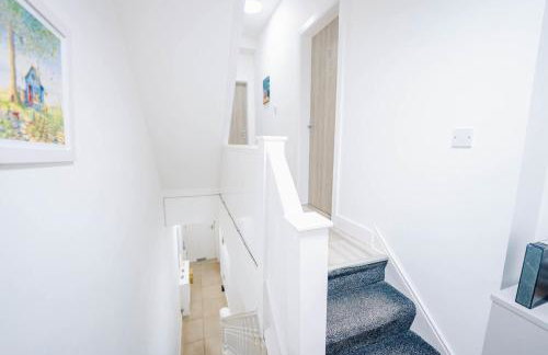 Cozy Cardiff Studio - City Center Gem with Patio - Photo 12