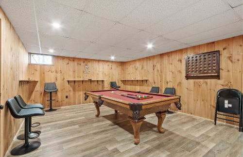 NEW! Woodland Retreat - Hot tub Game Room Firepit - Foto 34