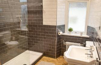 Woodland Cottage - private courtyard - Pet Friendly Retreat in the heart of Windermere - Photo 15