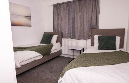 Conyngham Villa, Luxury Detached House, 6 Beds, 4BR,Large garden, Parking - Sleeps 8 - Foto 12