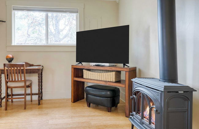 Riverfront Bend by Avantstay Private Dock, Large Yard w/ Views, Hot Tub - Foto 8