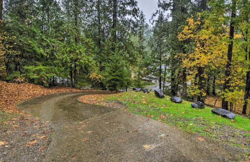 Creekside Cabin Retreat with Private Hot Tub - Foto 12