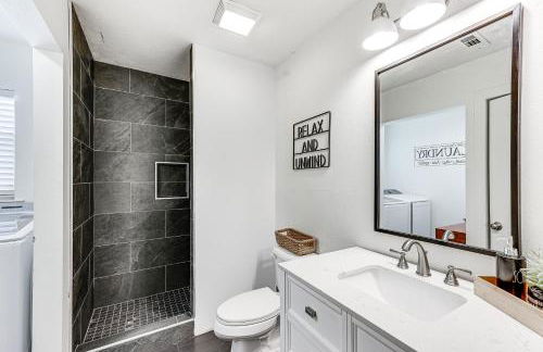 Riverfront Royal Home with Hot Tub and Fire Pits! - Foto 14