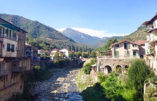 Casa Celestine in Via Orsini Isolabona Liguria Italy Sleeps 5 - Foto 26