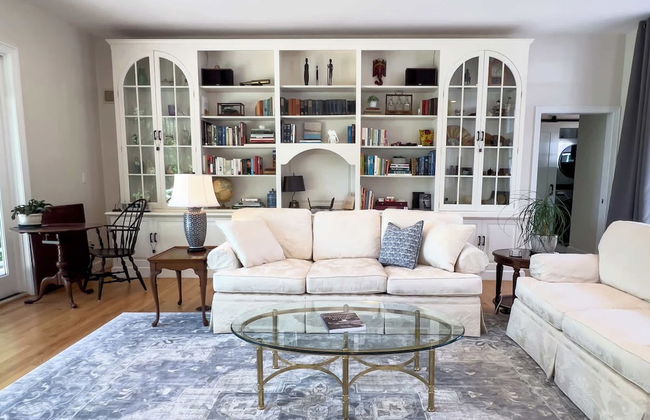 Playhouse Family Escape for 4! - Photo 10