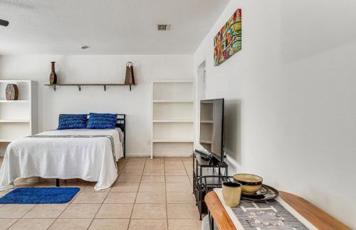 Wooded Couples Retreat with Lanai in Interlachen - Photo 13