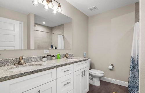 Pet-friendly, Heated Pool, Close to Everything 3 Bedroom Home - Foto 13