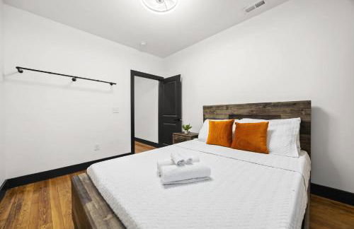 Unique Black Home in the Heart of Shelby Park - Foto 33