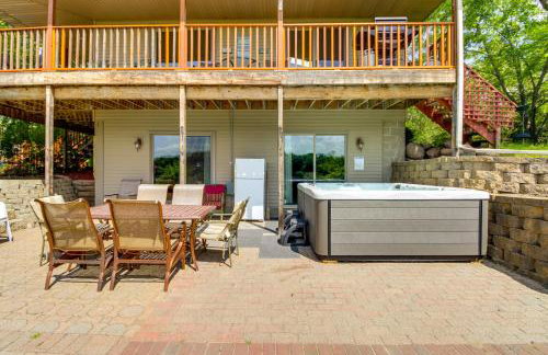 Private Lakefront Cabin with Hot Tub, Deck and Views - Foto 29