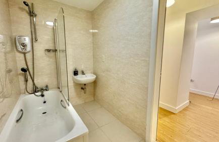 24 CLIFF APARTMENT-3 BED-GROUND FLOOR-SEA VIEWS - Photo 22