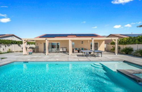 Views, Gameroom, Saltwater Pool & Hot tub, Firepit by MariamsBnb - Foto 66