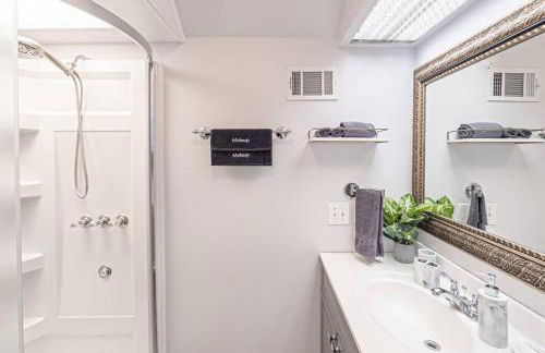 Glamorous Renovated Modern Home - Foto 43