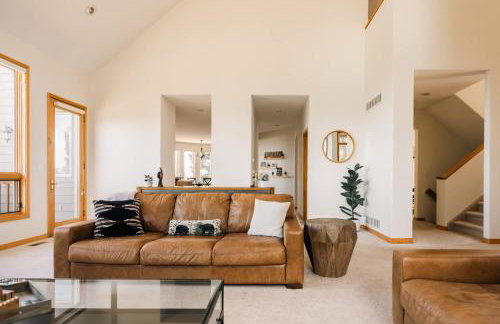 Peaceful Getaway with Hot Tub - Views - Evergreen - Foto 9