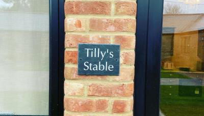Tilly’s stable - Photo 3