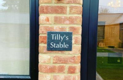 Tilly’s stable - Photo 3