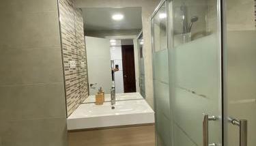 Apartamentos Chinasolymar - Photo 5, Shower