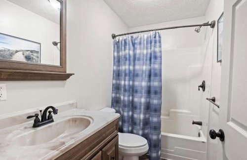 Hot Tub! LRG Home! Sleeps 22!Near Ithaca! Dogs OK - Foto 14